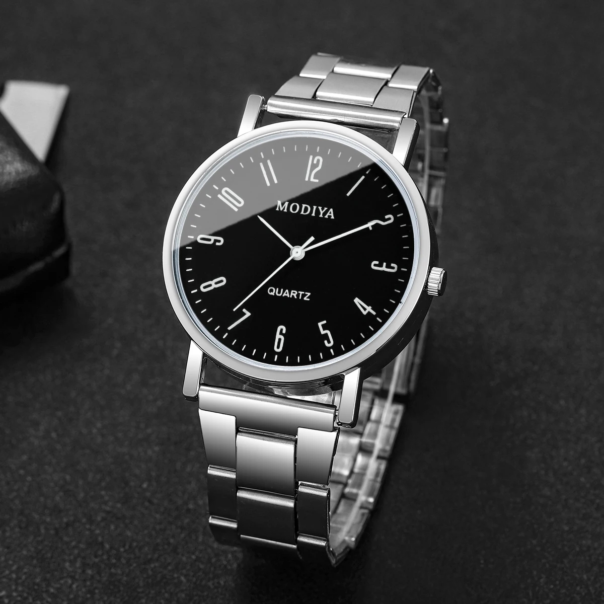 ساعة رجال أعمال كلاسيكية