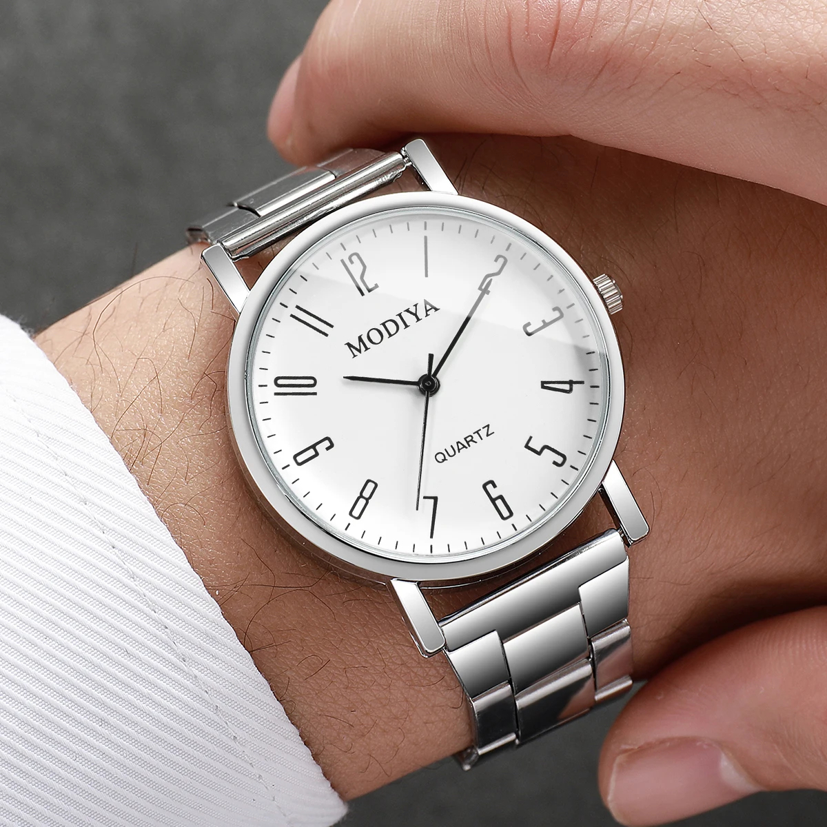 ساعة رجال أعمال كلاسيكية